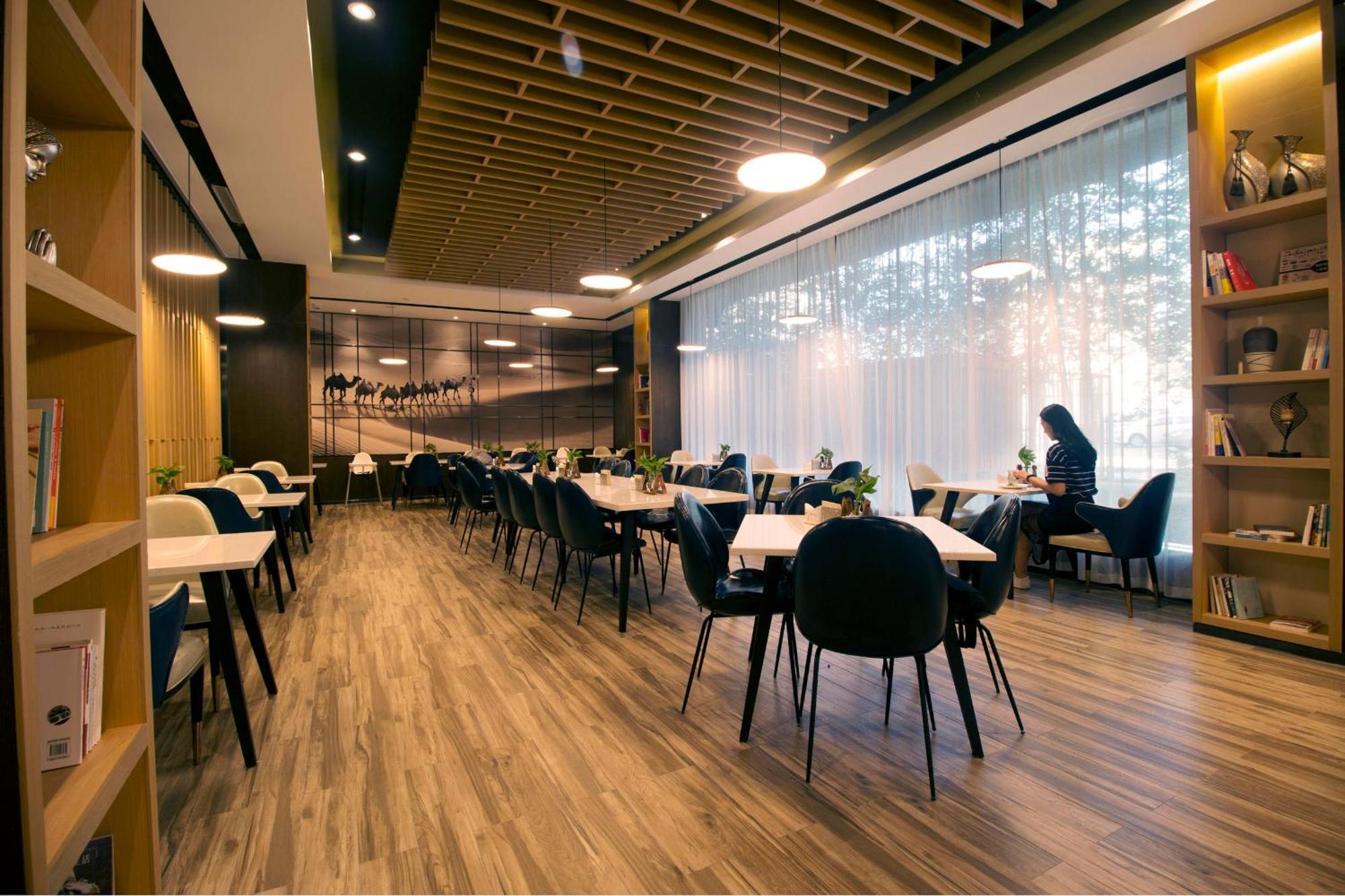Atour Hotel Turpan Exterior photo